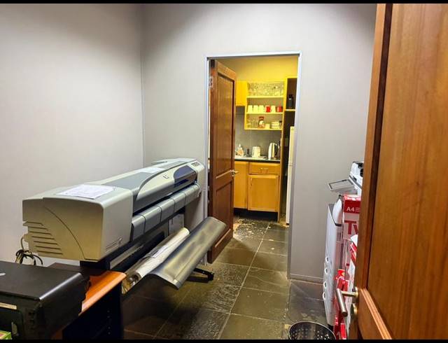 BUSINESS PROPERTY TO RENT IN ELDORAIGNE